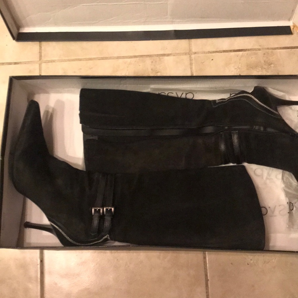 SZ 39 RSVP Black Suede Boots